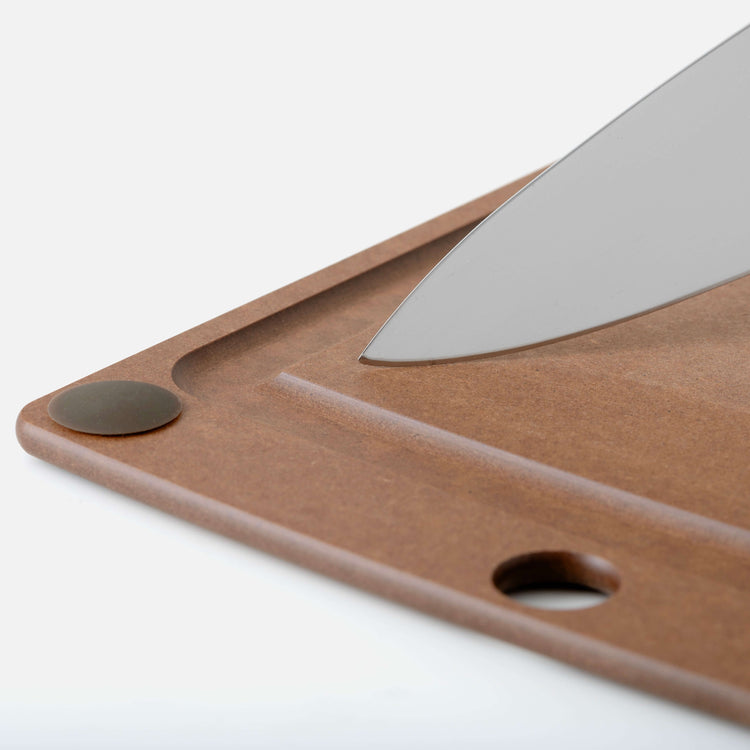 Epicurean All In One Cutting Board in Nutmeg Juice Groove Detail